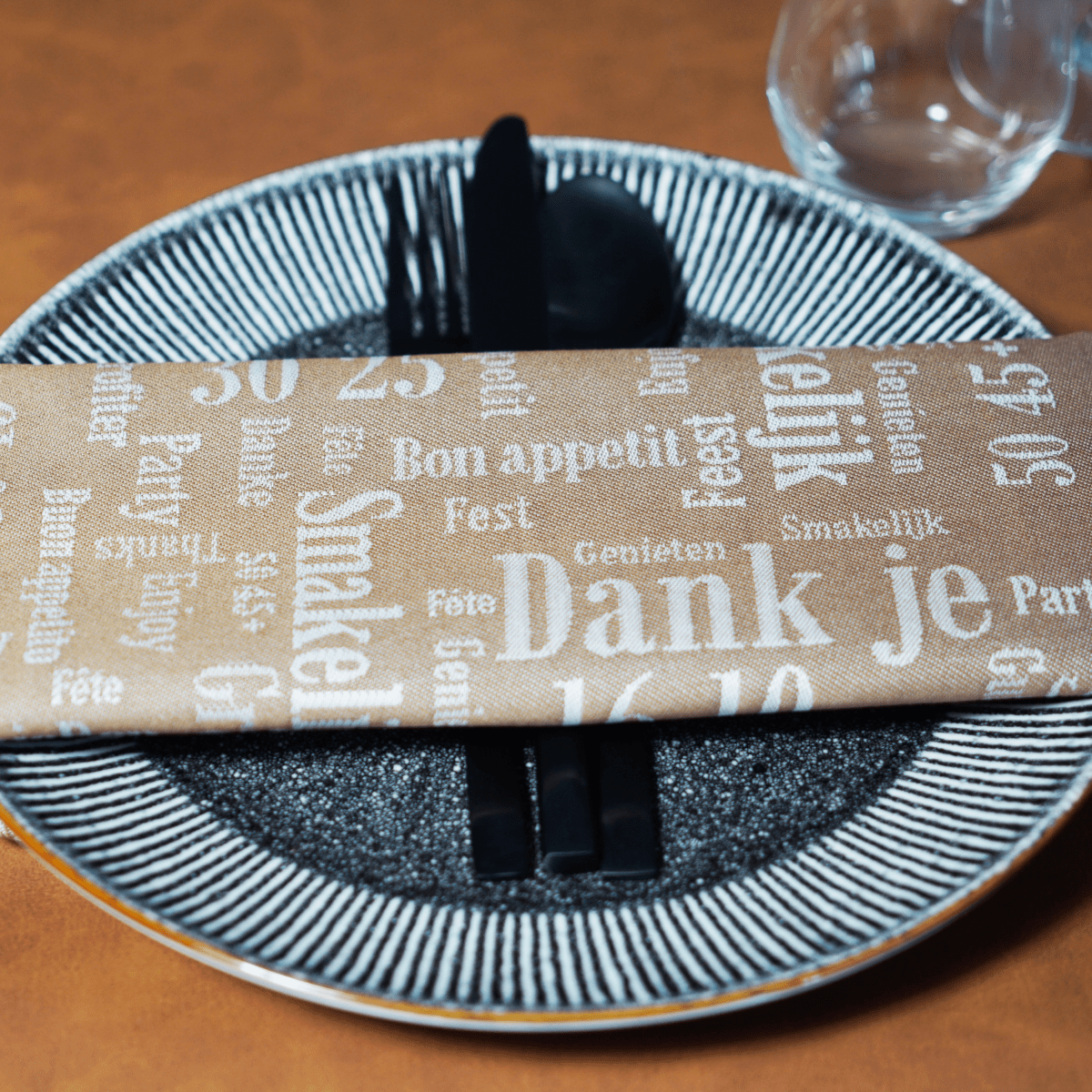 Servet met inweving